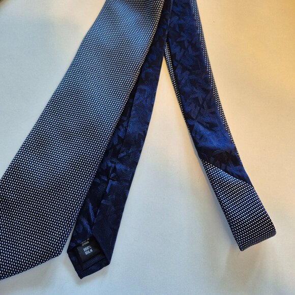 Michael Kors Navy 100% Silk Tie - Picture 6 of 7
